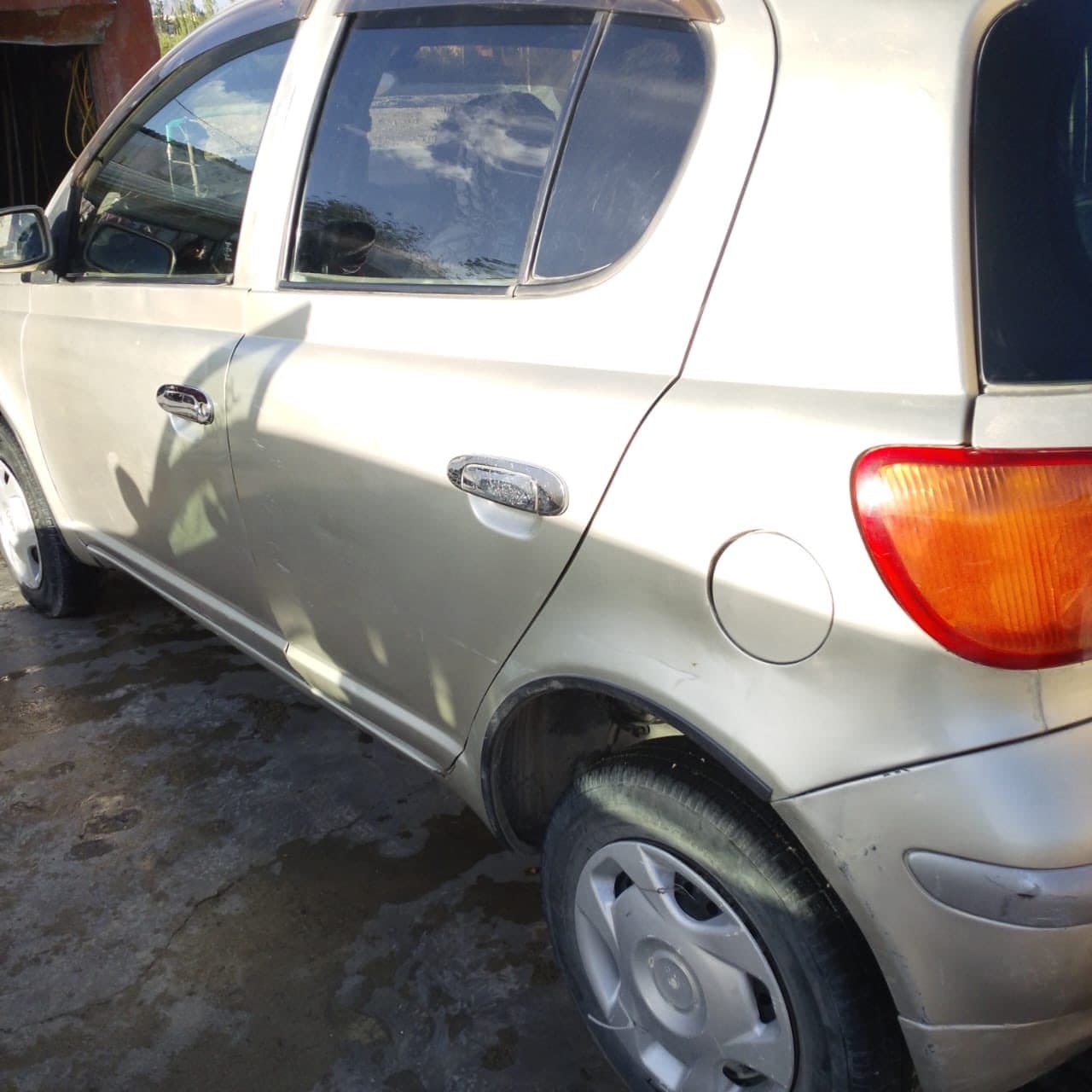 Toyota  Vitz 2002
