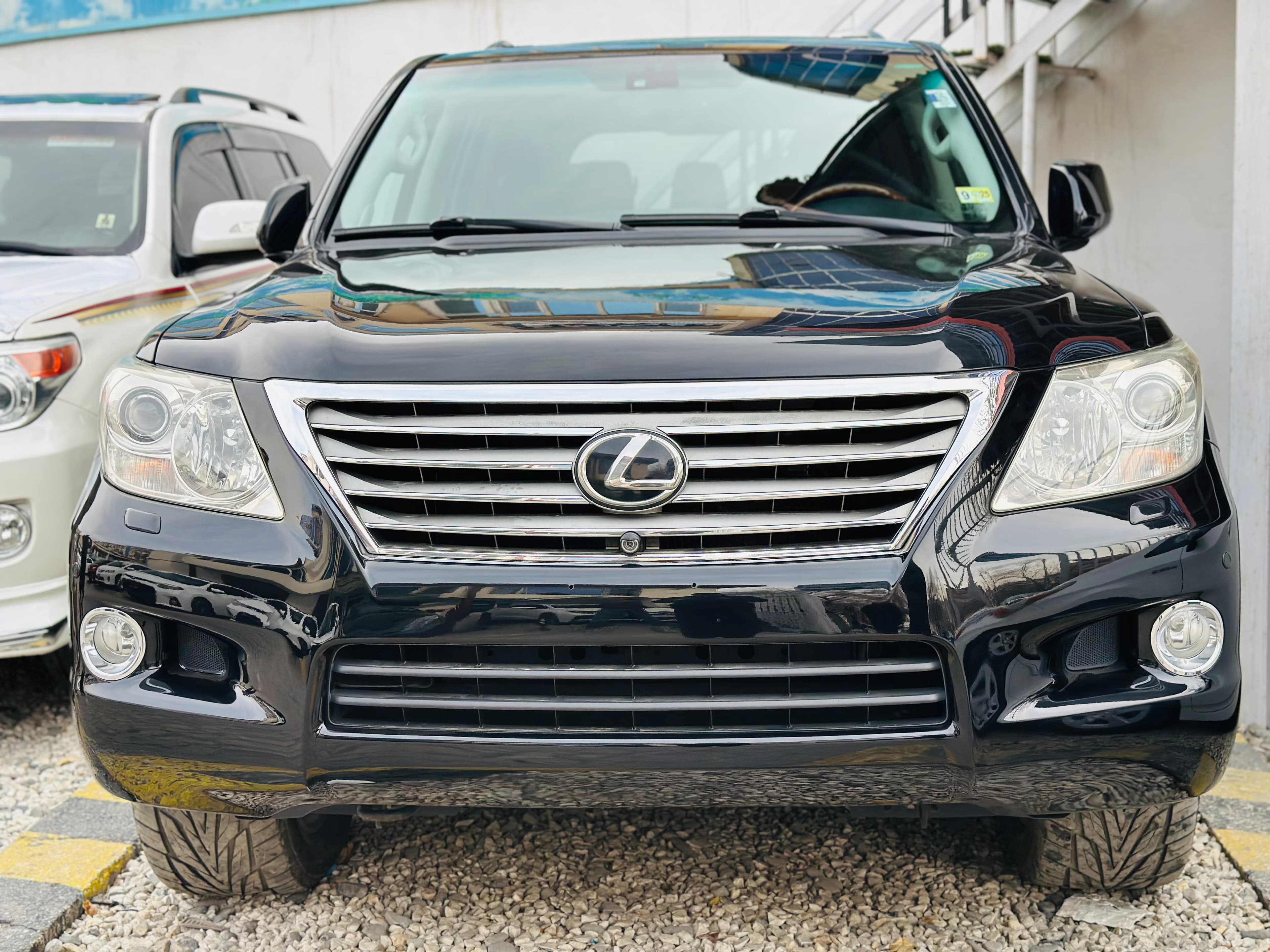 Lexus  LX 2010