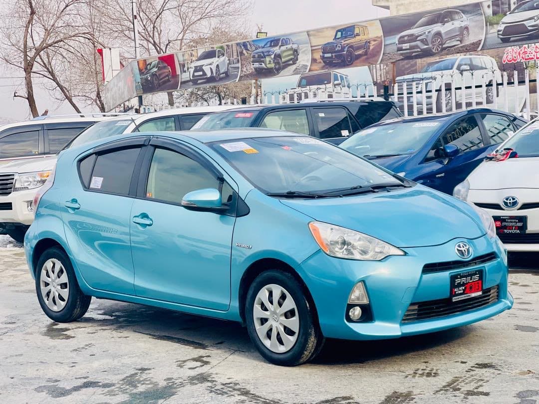 Toyota  Aqua 2013