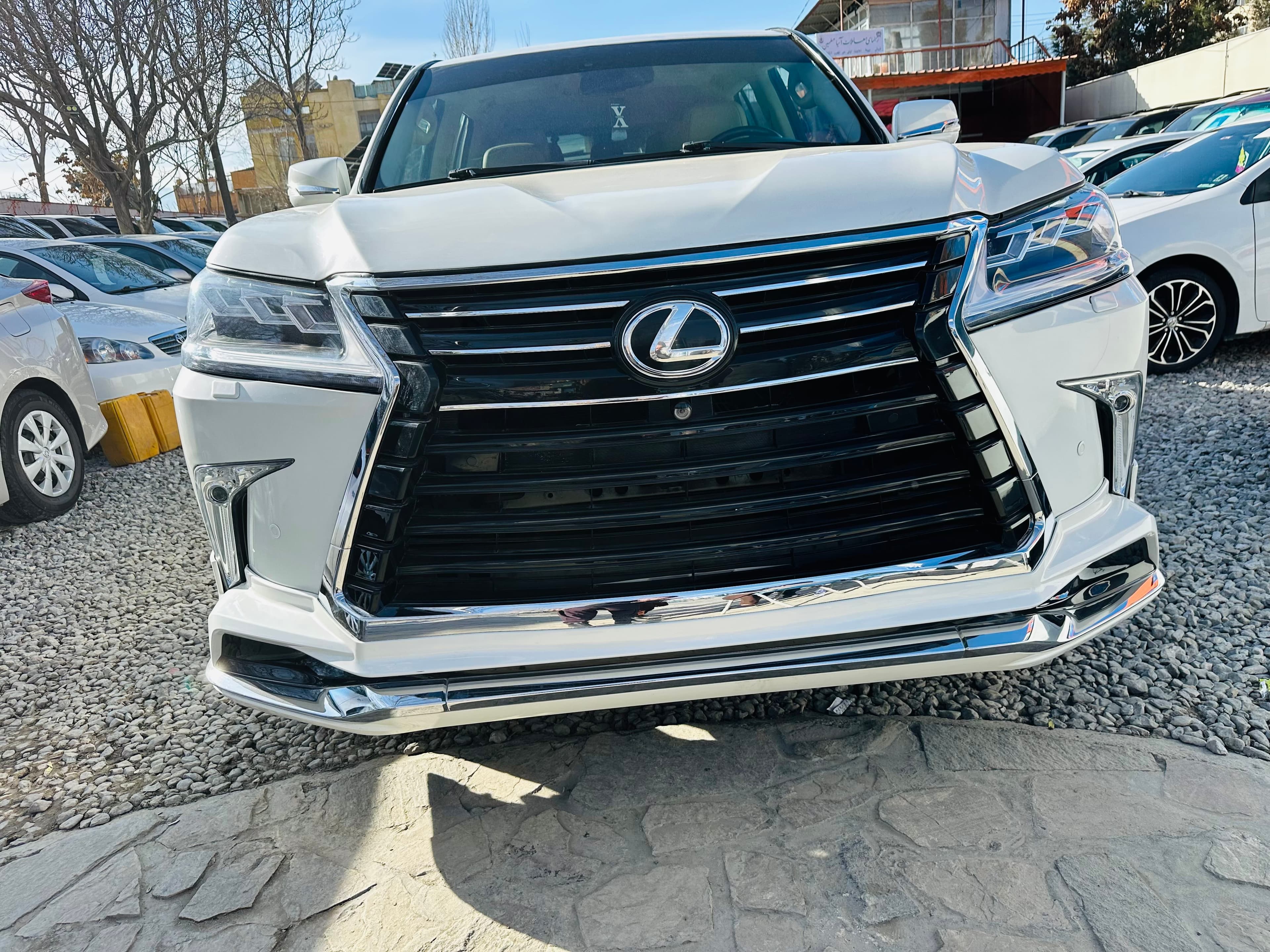 Lexus  LX 2010