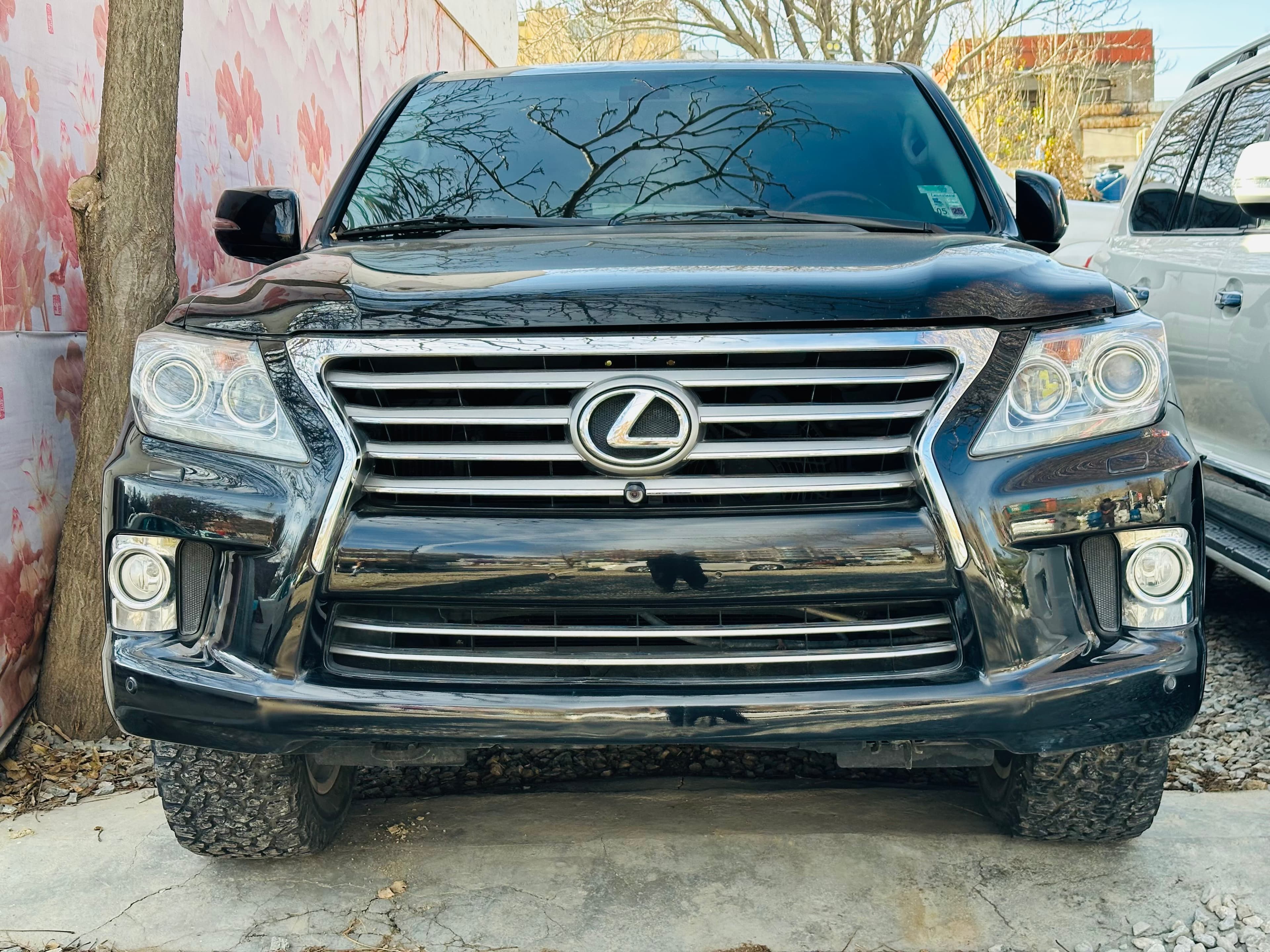 Lexus  LX 2013