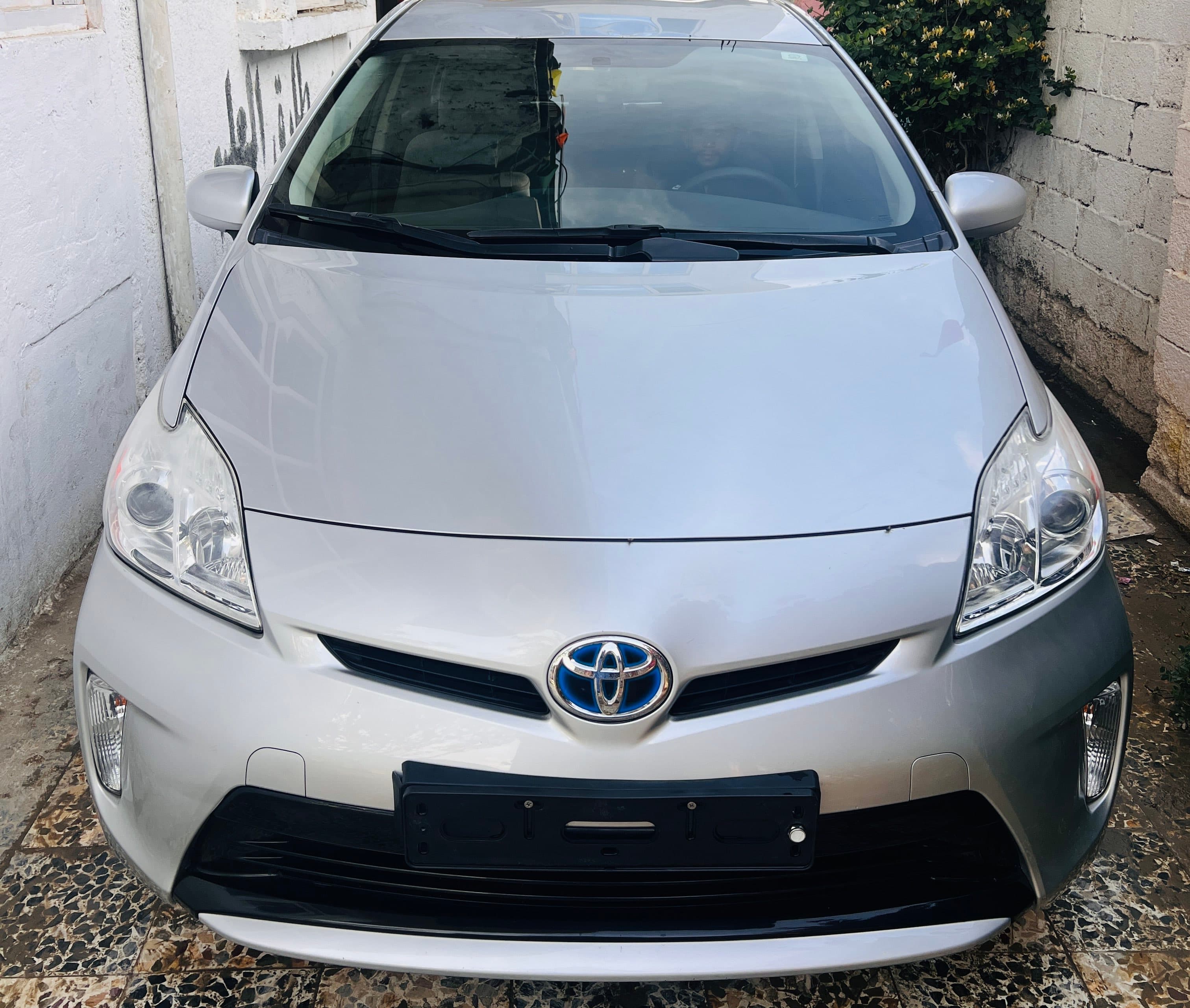 Toyota  Prius 2012